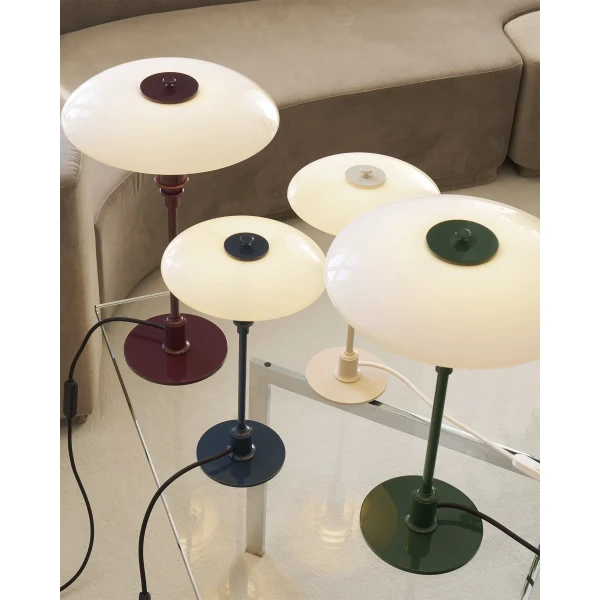 AW26 PH 3 2 Table Deep Green Burgundy PH 2 1 Table Deep Blue Beige Interior Close Up ON kuva