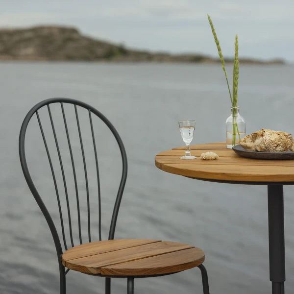 Grythyttan Akleja teak svart kuva