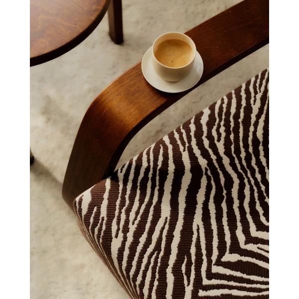 Artek Zebra 2026 Armchair 400 Tank Brown and White Zebra Table 90D master kuva