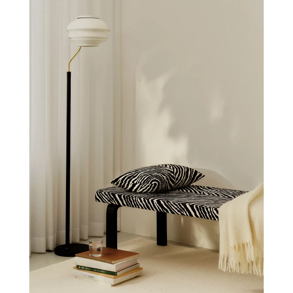 Artek Zebra 2026 in situ Bench 167 Black and white Zebra Floor Light A808 white brass master kuva