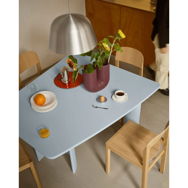 editorial ambit pendant 40 brushed alu re norm table 130 light blue workshop chair oak kink deep red kuva