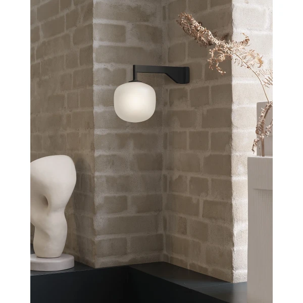 rime wall lamp black ridge vase off white muuto org kuva