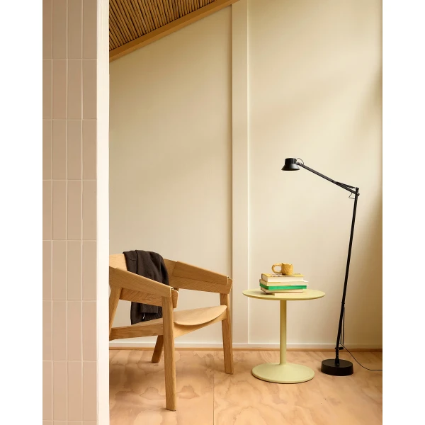 Editorial dedicate floor lamp black soft side beige green cover lounge chair oak kuva