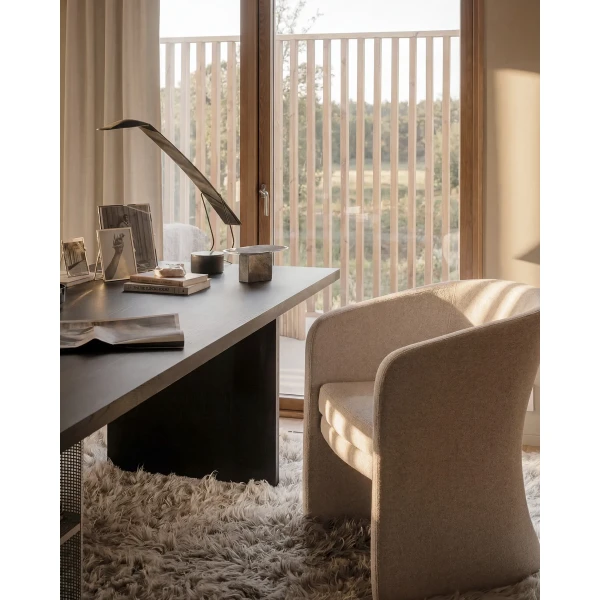 270070 120352 b mb Jessup armchair beige Emmett dining table brown 01 kuva