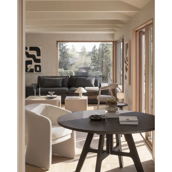 270230 270070 b mb Stockbridge dining table brown Jessup armchair beige 01 kuva