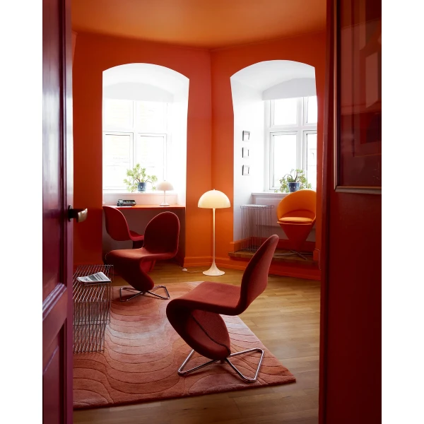 Panthella 400 Floor Opal VP Suit Orange room kuva