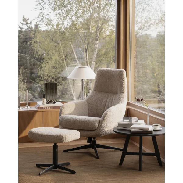 270060 270250 b mb Kersey lounge chair incl  footstool light beige Dumbarton coffee table brown 01 kuva