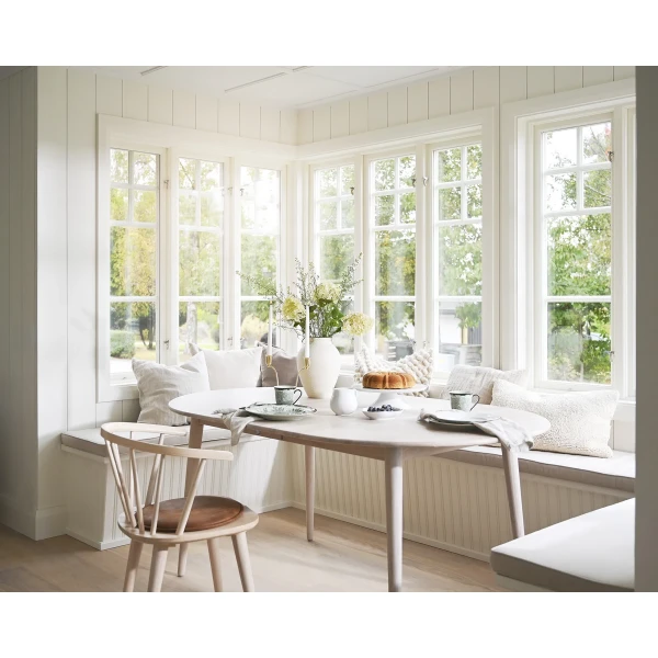 119714 106232 110527 b mb Tyler table whitewash Carmen chair whitewash Fulton cushion brown 12 kuva