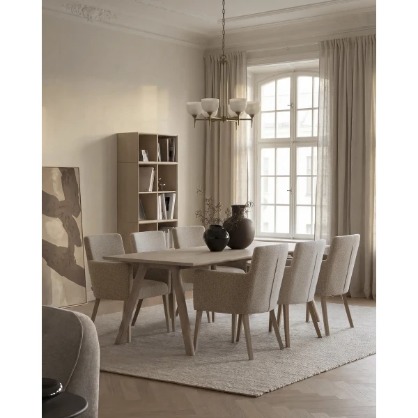 270091 128160 120455 b mb Hudson armchair medium beige ww Clapperton dining table ww Auckland carpet nature 01 kuva
