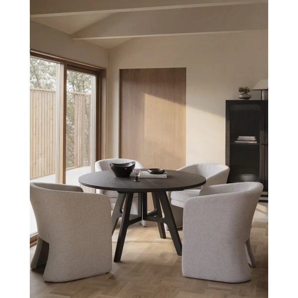 270230 270070 b mb Stockbridge dining table brown Jessup armchair beige 02 kuva
