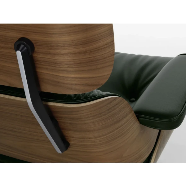 9437400 Eames Lounge Chair Detail Walnut natural v fullbleed 1440x image