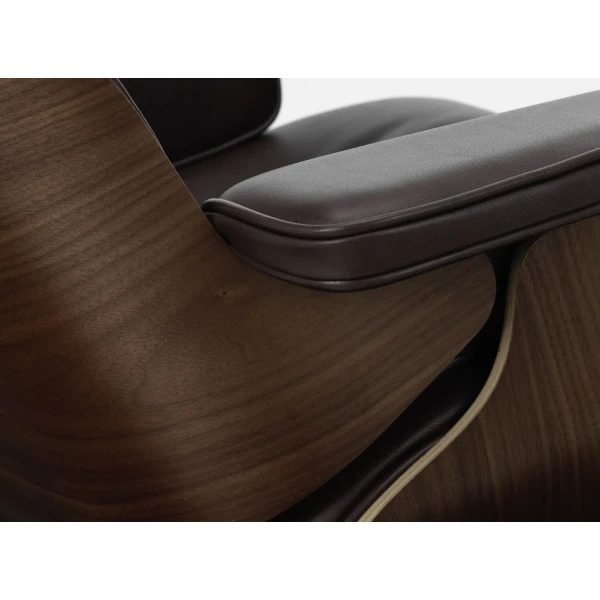9437417 Eames Lounge Chair Detail Walnut dark v fullbleed 1440x image