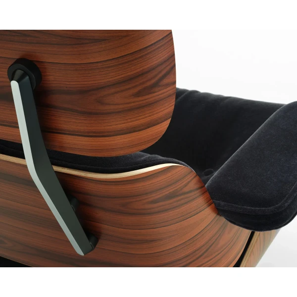 9556475 Eames Lounge Chair Detail master image