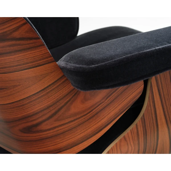 9556476 Eames Lounge Chair Detail master image