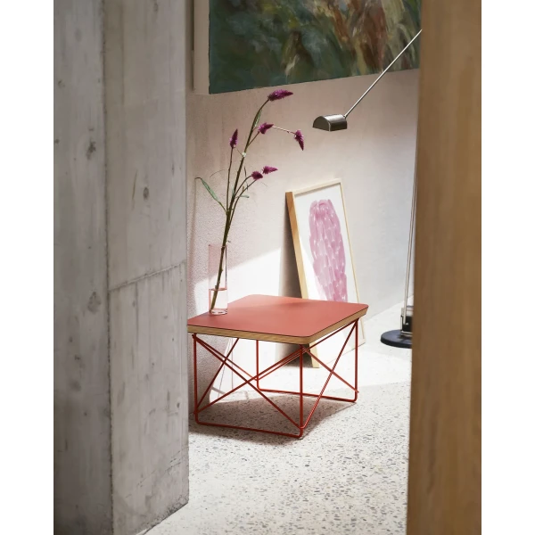 9575952 Occasional Table LTR linoleum dark brick v fullbleed 1440x kuva