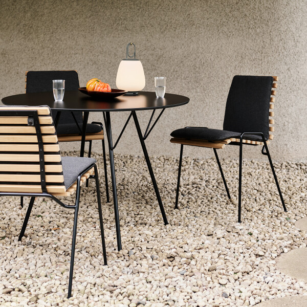 ATD Retail 2024 RFH Terrace Chair RD4 RFH Terrace Outdoor Cushion RD4 RFH Terrace Table RD6 Collect Glass SC60 Lucca SC51 dark kuva