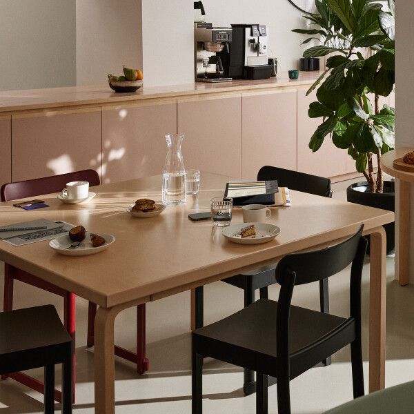 Aalto table square 84 interior kuva