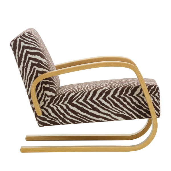 Armchair 400 honey stained Zebra brown side view cut out master kuva