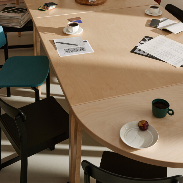 Artek Aalto table square 84 half round table 95 kuva