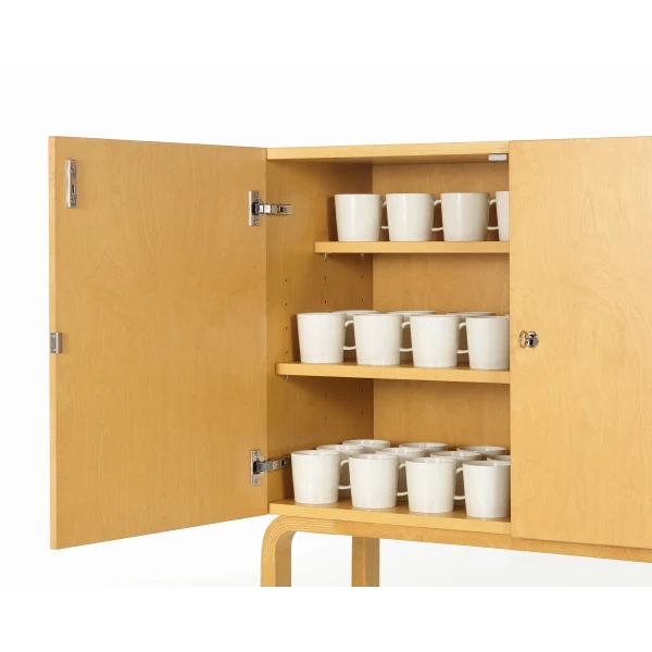 Cabinet 250 left door open mugs close up master kuva