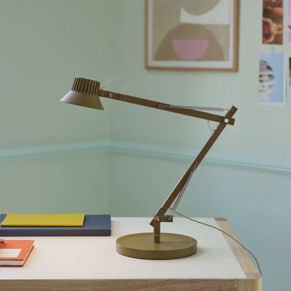 Dedicate table lamp S2 brown green 130 warm grey oak fiber side acca 961 muuto kuva