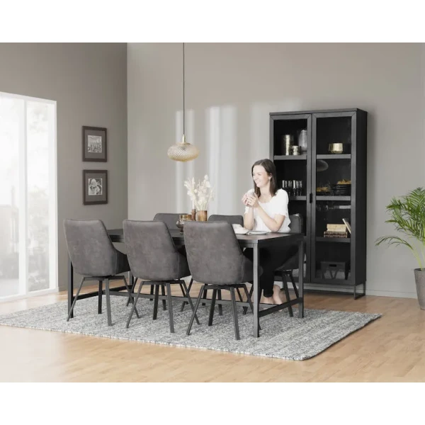 Everett matbord   118779 Alison stol   117762 Everett vitrin   118788 02 image