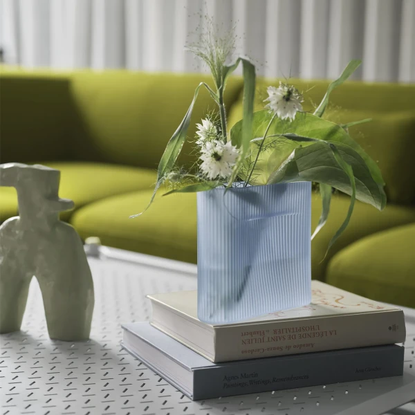 Flow coffee table grey ridge vase 16 light blue frosted glass connect soft vidar 956 muuto org 150 kuva