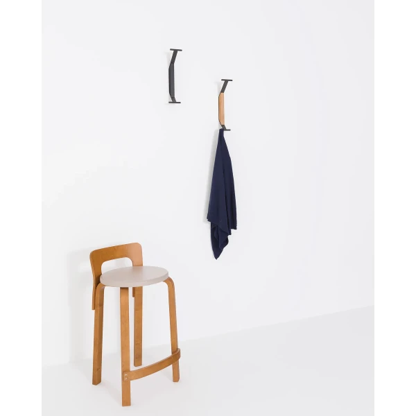 High Chair K65 Honey Stained Leather Seat Kaari Wall Hook master kuva