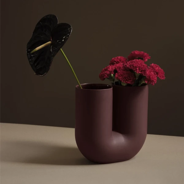 Kink vase deep red concept muutohi res 150 kuva