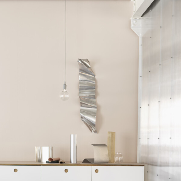 Muuto E27 light grey LED lifestyle image