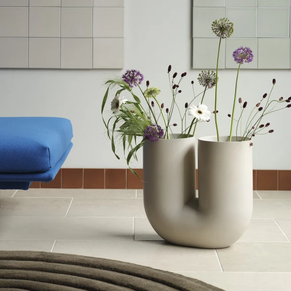 Muuto kink vase 39 sand muuto kuva