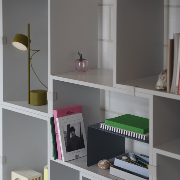 Muuto post table lamp brown green in stacked kuva