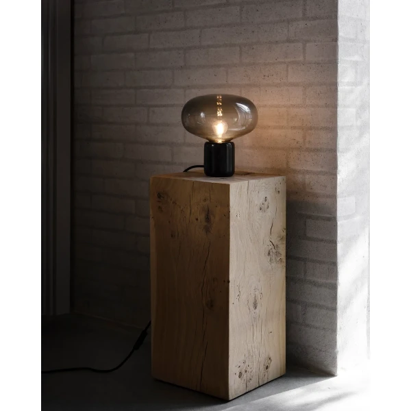 New Works Autumn 21 Karl Johan Table Lamp Black Marquina Smoked Glass kuva