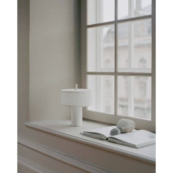 New Works Lifestyle 21361 Margin Portable Table Lamp White Canvas 2 kuva