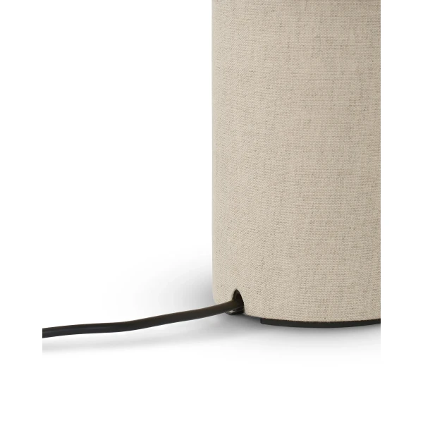 New Works Packshot 21360 Margin Portable Table Lamp Beige Canvas Detail Charging Cable kuva