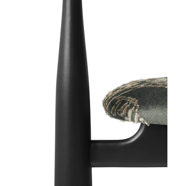 New Works Packshot 41811DETM003 Bukowski Chair Black Dedar Tiger Mountain 003 6 kuva