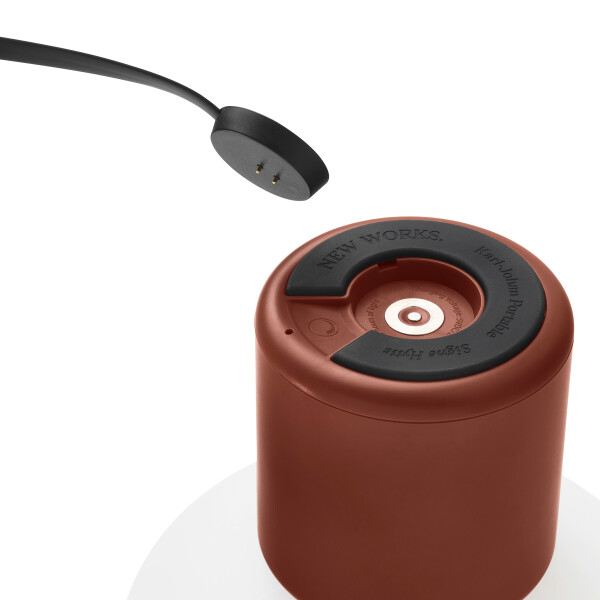 New Works Karl Johan Portable Earth Red 22014 bottom charger white kuva