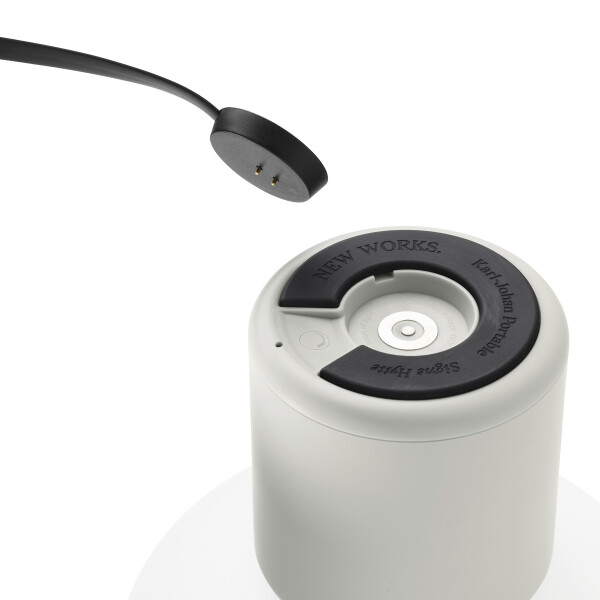 New Works Karl Johan Portable Light Grey 22012 bottom charger white kuva