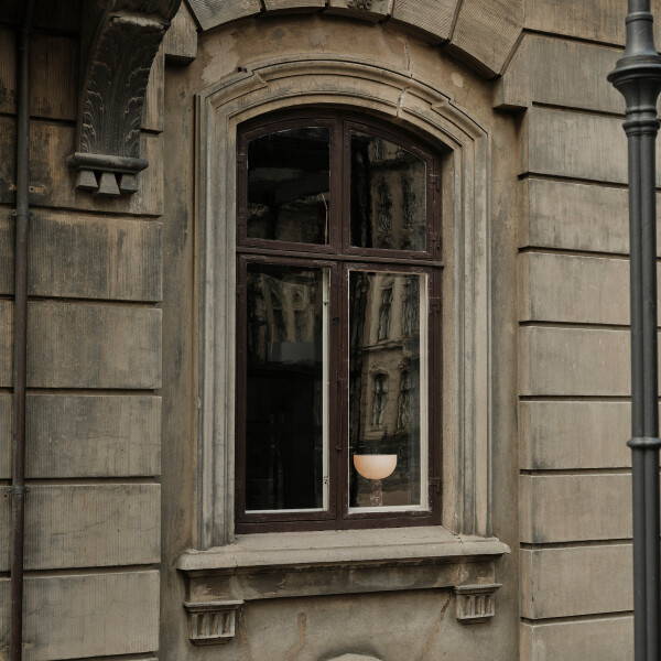 New Works Kizu Table Lamp Small Rosso Leveanto Lifestyle image