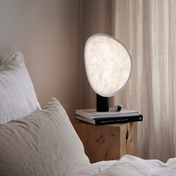 New Works Spring 2022 Tense Portable Table Lamp Black 2 kuva