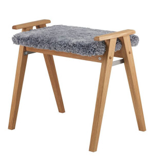 Oscarssons Möbel ALME jakkara, lakattu tammi/vaaleanharmaa lampaantalja tai -jäljitelmä kuva