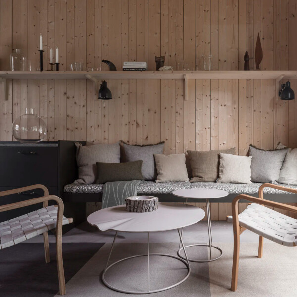 Swedese Breeze nutmeg table interior kuva