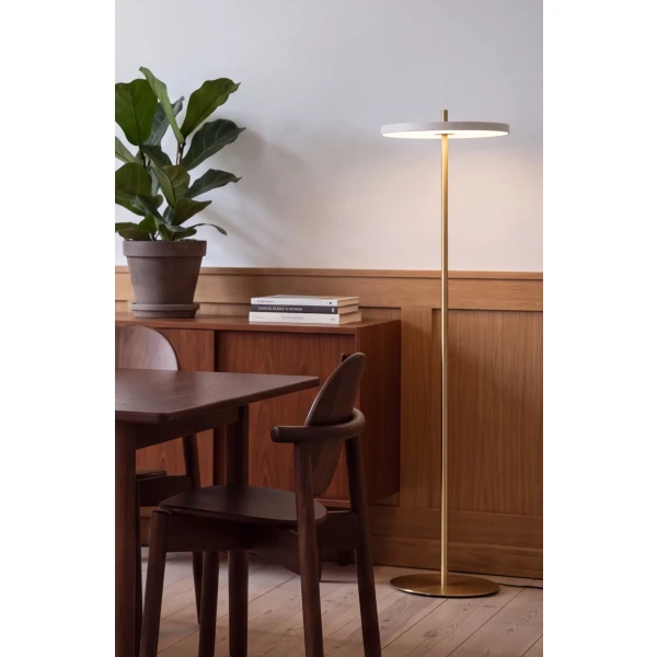 UMAGE Lifestyles Asteria Air Floor Brass Nuance Mist Heiko Walnut kuva