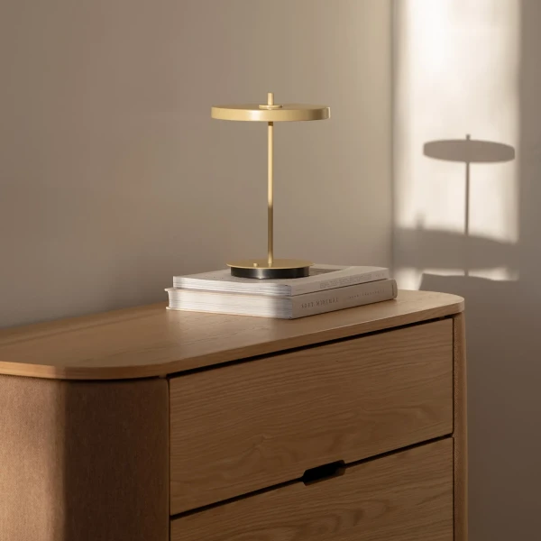 UMAGE lifestyle Asteria Move monochrome butter yellow Treasures dresser oak sugar brown 3 kuva