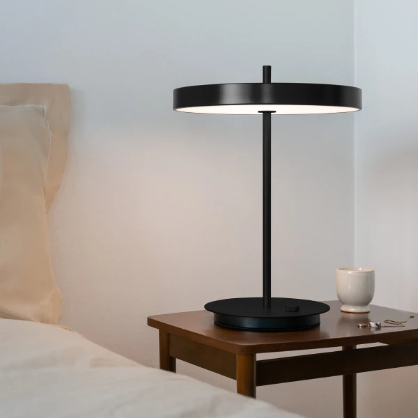 UMAGE lifestyle Asteria table lamp black black base 4 kuva