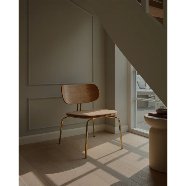 UMAGE lifestyle Curious lounge chair oak brass white sands 3 kuva