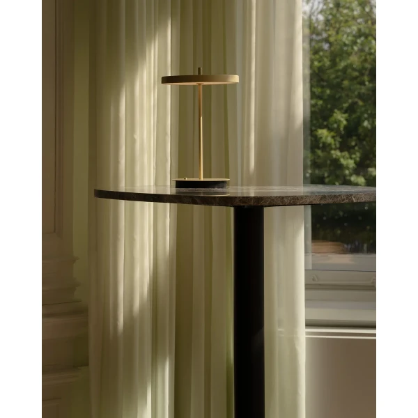 UMAGE lifestyle Gather bar table emperador Asteria Move monochrome leaf 2 kuva