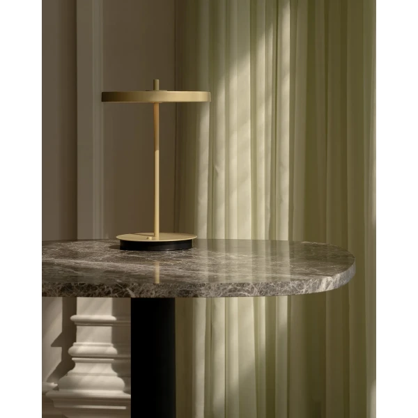 UMAGE lifestyle Gather bar table emperador Asteria Move monochrome leaf 3 kuva