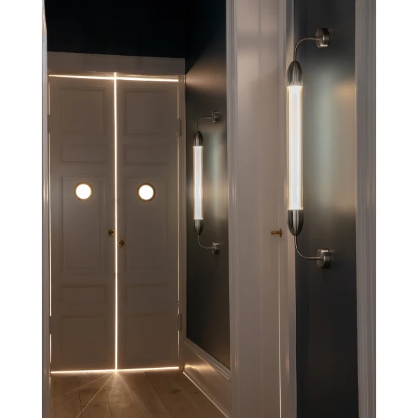 UMAGE lifestyle Lemon Squeeze wall lamp long single steel kuva
