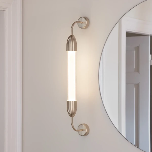 UMAGE lifestyle Lemon Squeeze wall lamp short single plated brass kuva